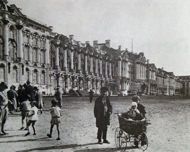 Екатерининский дворец в годы блокады