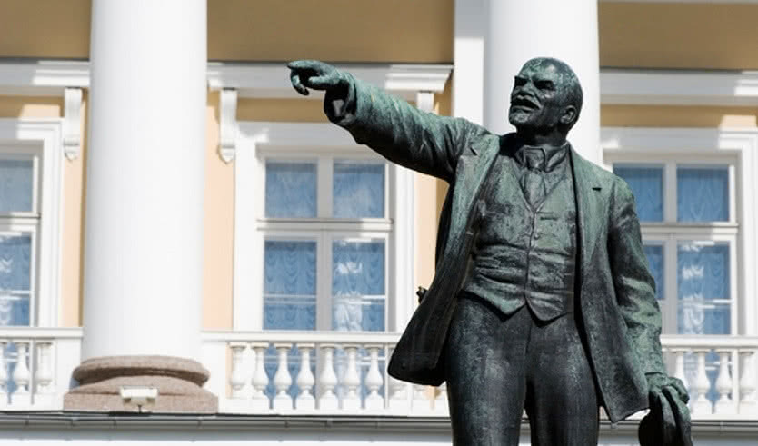 Памятник В. И. Ленину у Смольного — Экскурсии и программы для детей от 400 рублей