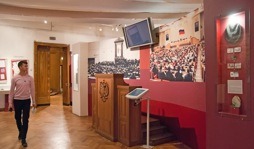 Экспозиция Музея политической истории России – экскурсии и программы для детей от 2200 рублей