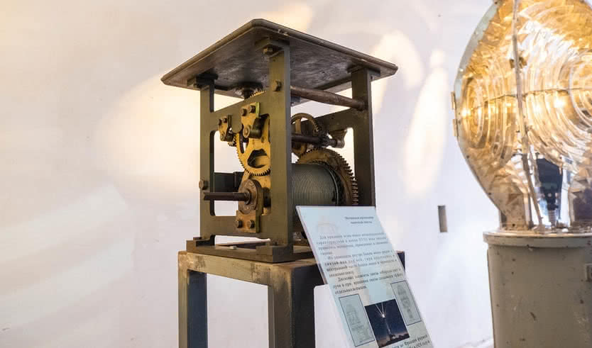 Механизм вращения иаячной линзы – автобусные загородные от 1700 рублей 