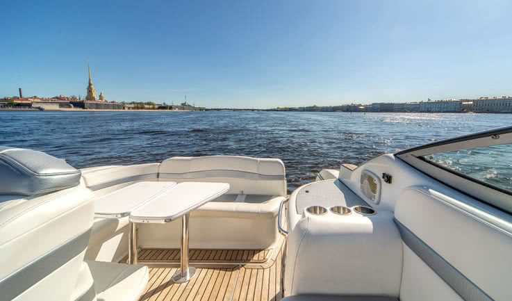 Корма катера – аренда катера в СПб от 20000 рублей