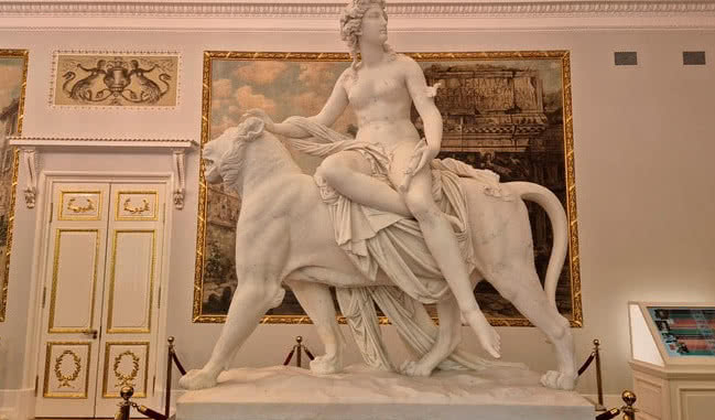 Скульптура во дворце – интерьерные экскурсии от 1750 рублей