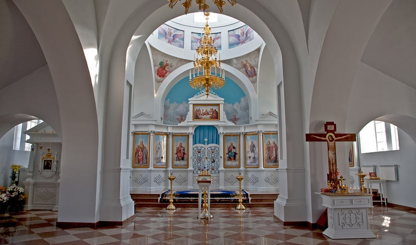 Интерьер храма – автобусные загородные