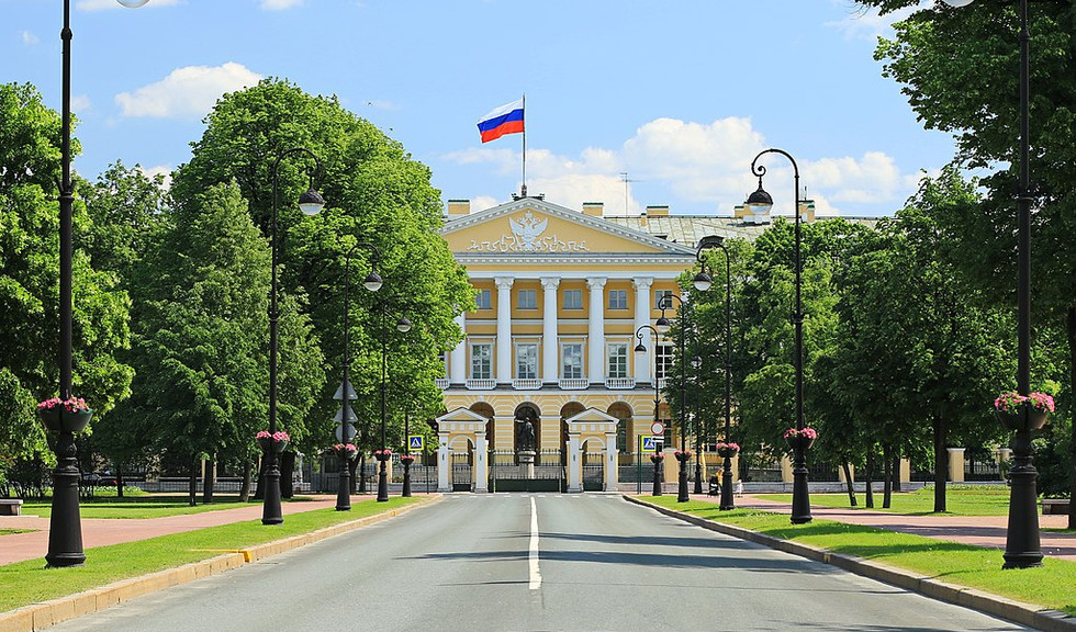Петербуржцы за партами – автобусные экскурсии от 1800 рублей
