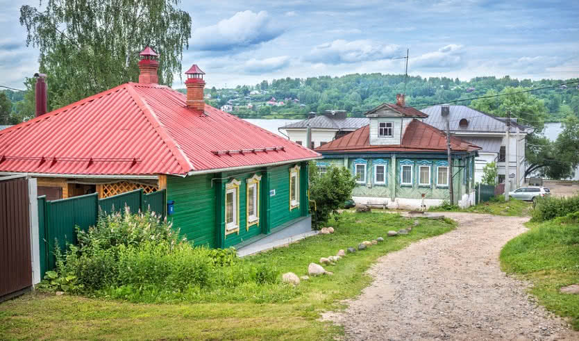 Деревянные домики в Плёсе — речные круизы от 18800 рублей