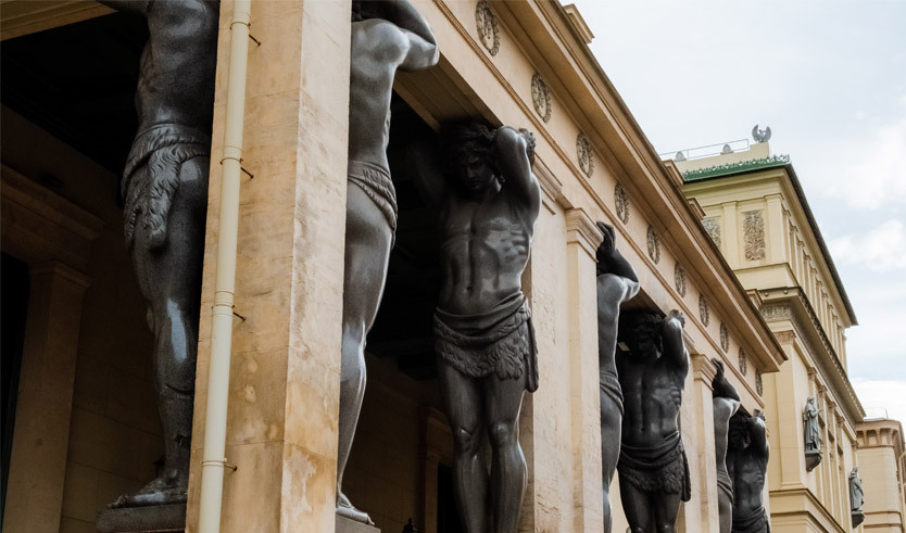Атланты на крыльце Нового Эрмитажа — Пешеходные экскурсии от 800 рублей