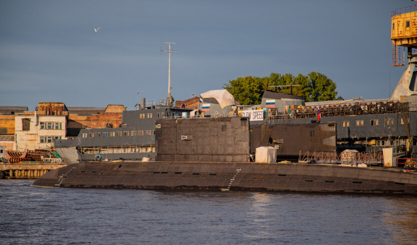 Подлодка в акватории Невы – водные экскурсии по рекам и каналам