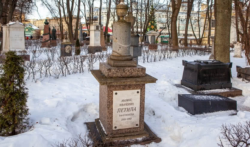 Некрополь Александро-Невской Лавры – интерьерные экскурсии для заказных групп от 530 рублей
