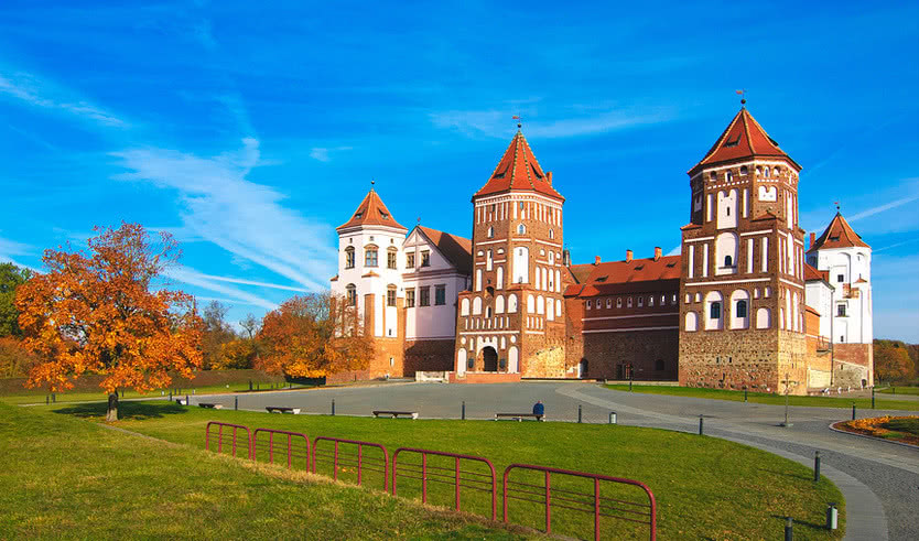 Беларусь, 3 дня: Минск, Хатынь, Мир, Брест – туры для школьников от 8850 рублей