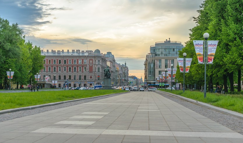 Пионерская площадь. Вид на Гороховую улицу — Пешеходные экскурсии