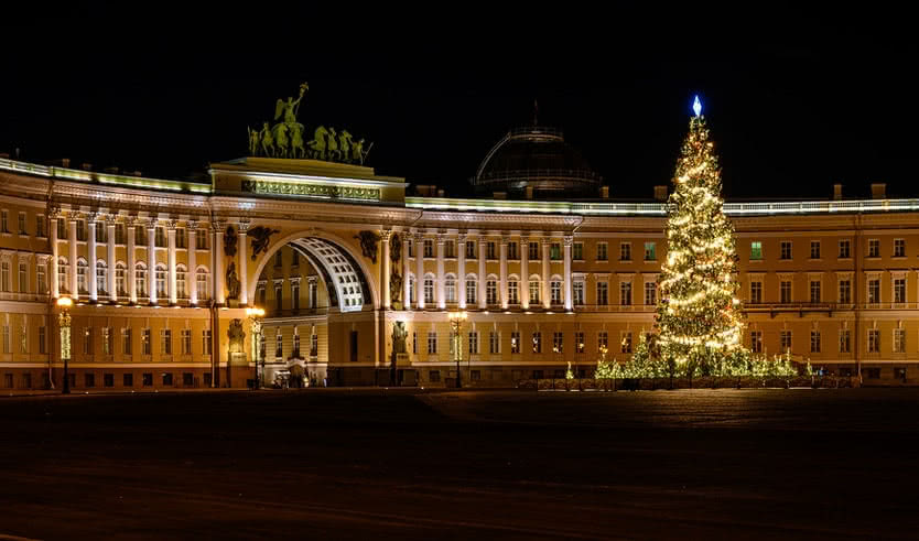 Дворцовая площадь – сборные туры в Санкт-Петербург от 20820 рублей