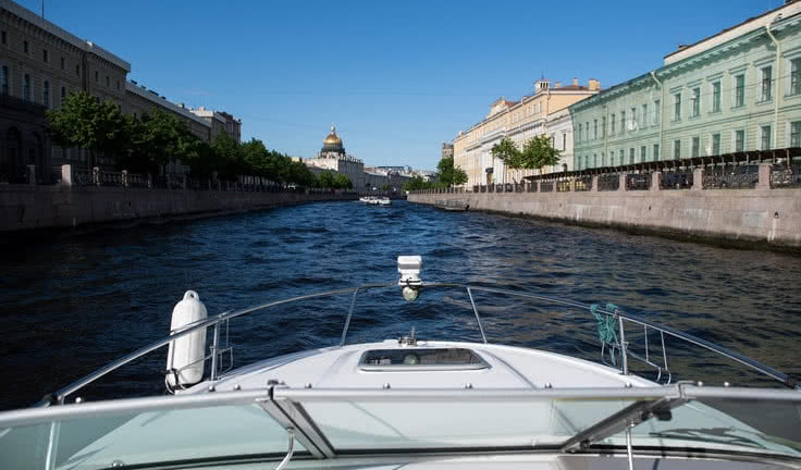 Нос катера – аренда катера в СПб от 7000 рублей