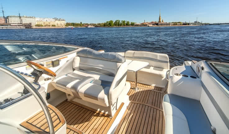 Интерьер катера – аренда катера в СПб от 20000 рублей