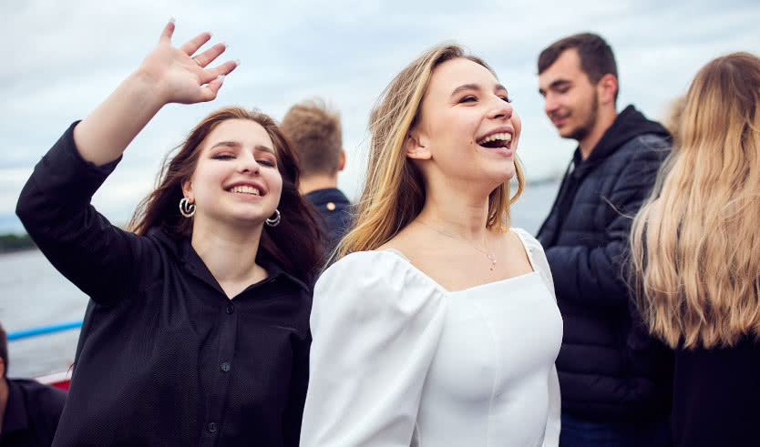 Выпускники — Выпускные вечера для 9 класса от 6800 руб.