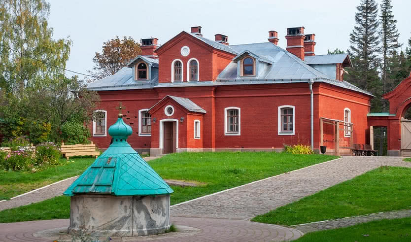 Воскресенский скит. Трапезная и святой колодец – речные круизы от 18000 рублей