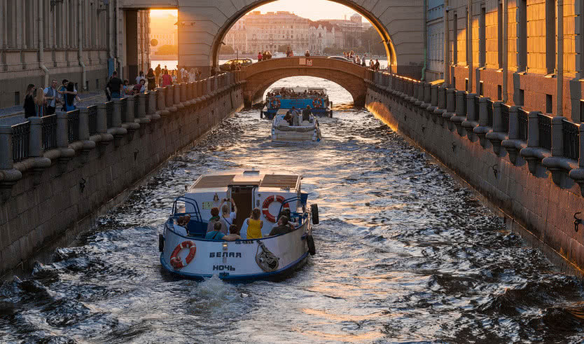 Туристические экскурсионные катера – Туры в СПб от 8100 рублей