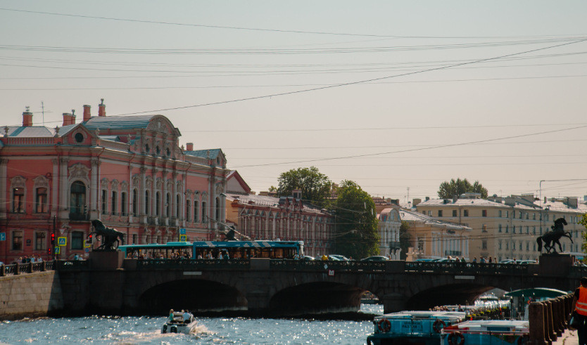 Аничков мост – водные экскурсии по рекам и каналам от 600 рублей