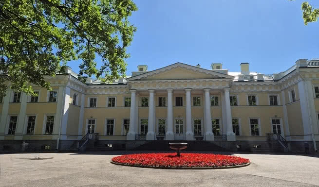 Главный вход – интерьерные экскурсии от 1750 рублей