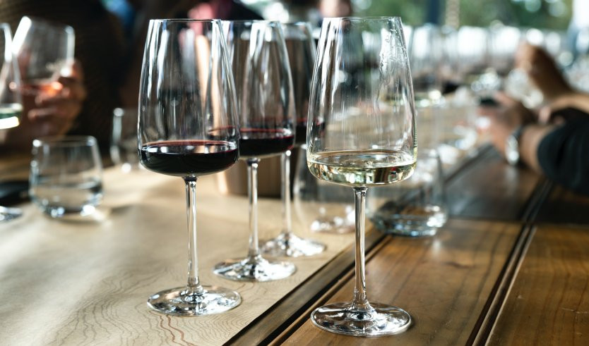 Бокалы с вином – экскурсии в музеи и общественные учреждения от 2750 рублей  