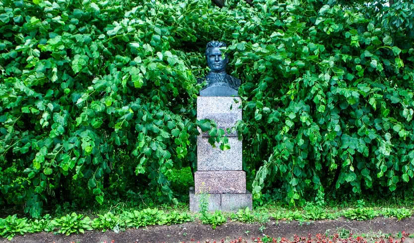 По Елагину острову – пешеходные экскурсии для заказных групп от 290 рублей