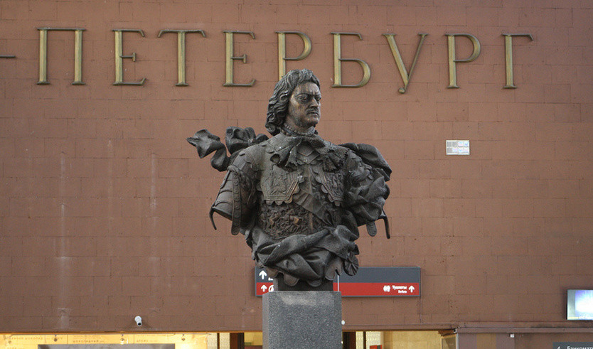 Памятник Петру I на Московской вокзале – автобусные экскурсии от 1700 рублей