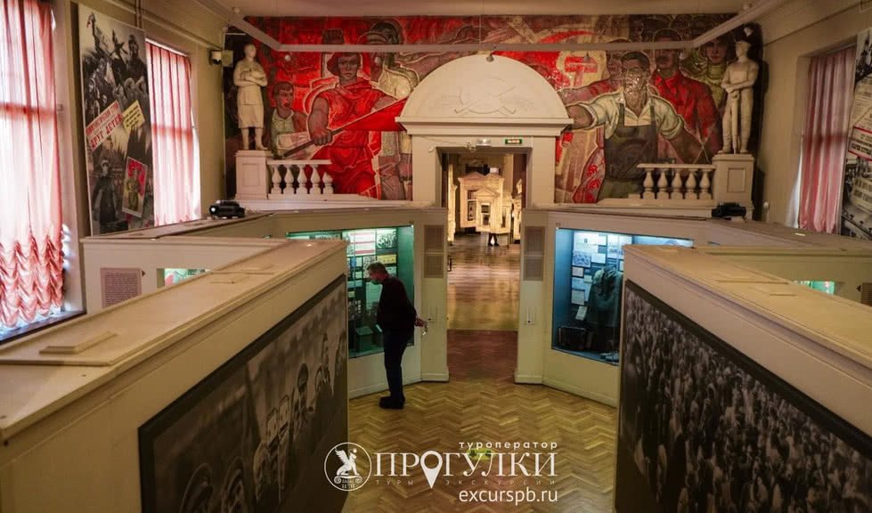 Экспозиция музея политической истории — Интерьерная экскурсия от 1100 рублей