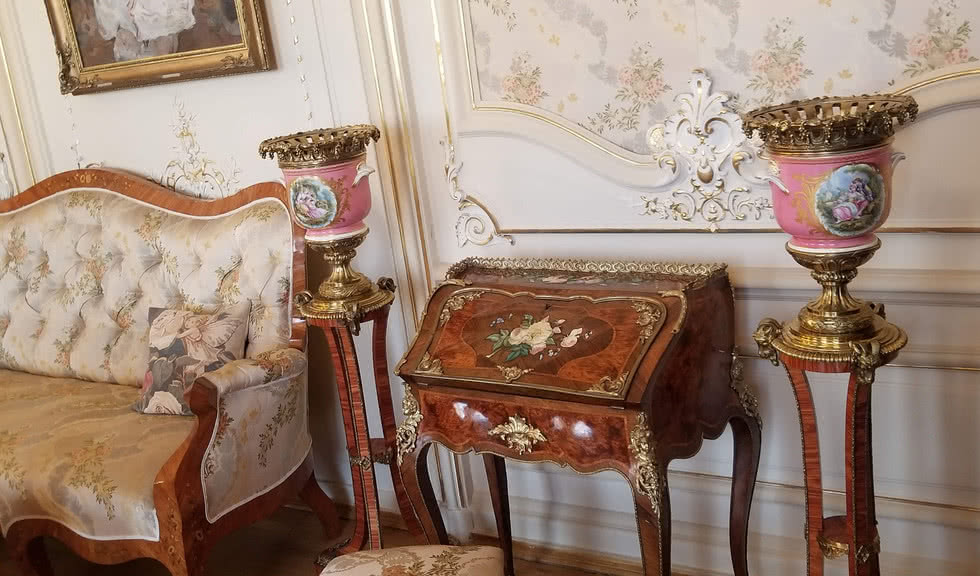 О светских красавицах речь – интерьерные экскурсии для заказных групп от 720 рублей