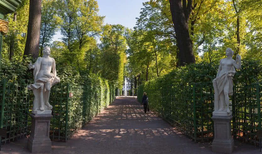 Скульптуры на аллее Летнего сада — Экскурсии и программы для детей от 240 рублей