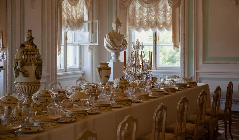 Интерьеры Большого дворца — Экскурсии для школьников в Санкт-Петербурге от 160 рублей