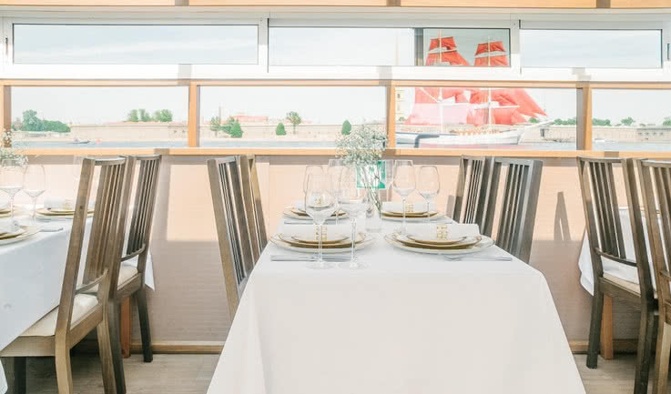 Вид из окон – аренда теплохода в СПб от 13000 рублей