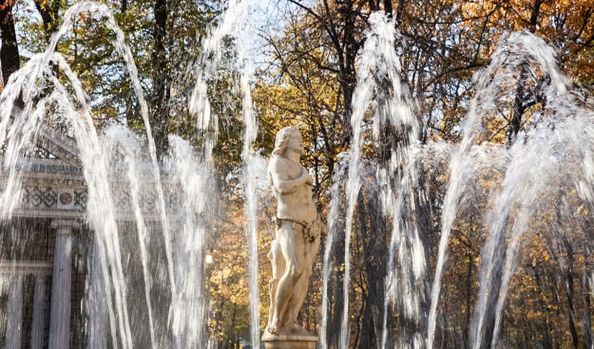 VIP-экскурсия в Петергоф на катере – Индивидуальные (VIP) экскурсии и туры в Санкт-Петербурге от 42700 руб.