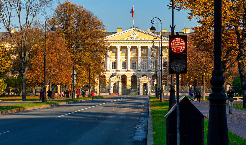 Обзорная экскурсия по Смольному с посещением бункера Жданова — Музеи