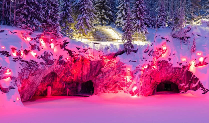 Подсветка Мраморного каньона — туры в Карелию от 10950 рублей.