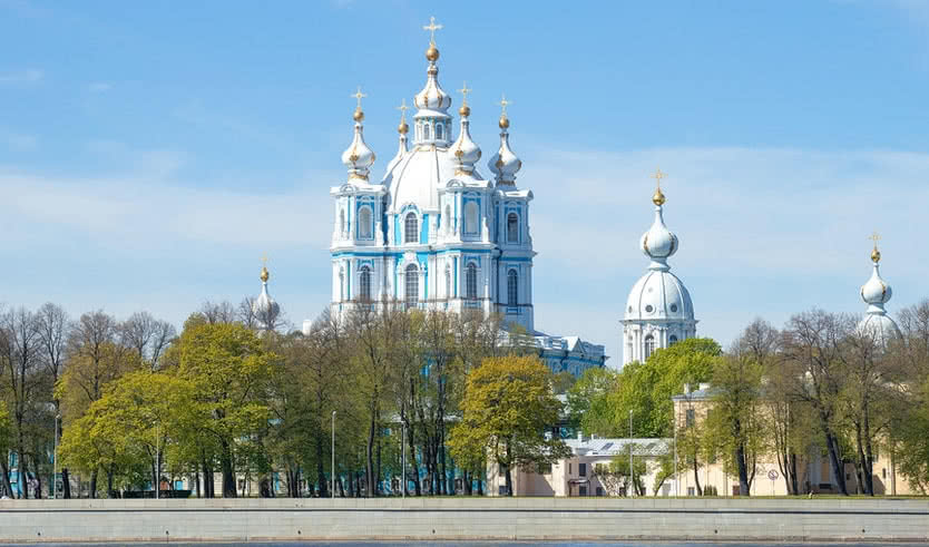 Вид на Смольный собор – водные обзорные от 1800 рублей