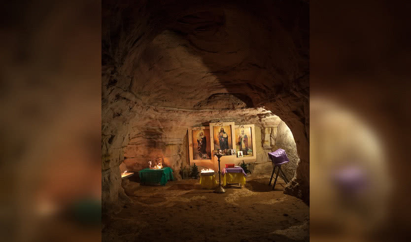 Масленица со скоморохами подземелья в Саблинских пещерах (для школьных групп) — экскурсии и программы для детей от 2310 рублей