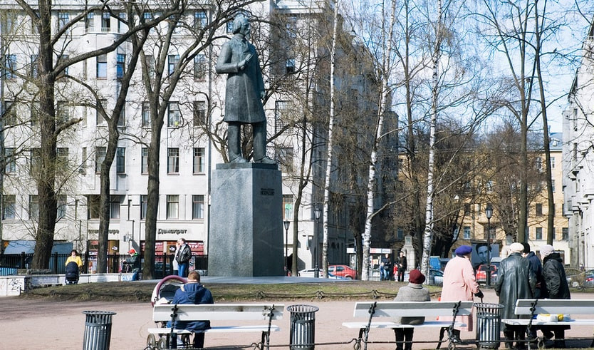 Родные Пески. Звездные жильцы дома на Бассейной, 58-60 – Пешеходные экскурсии