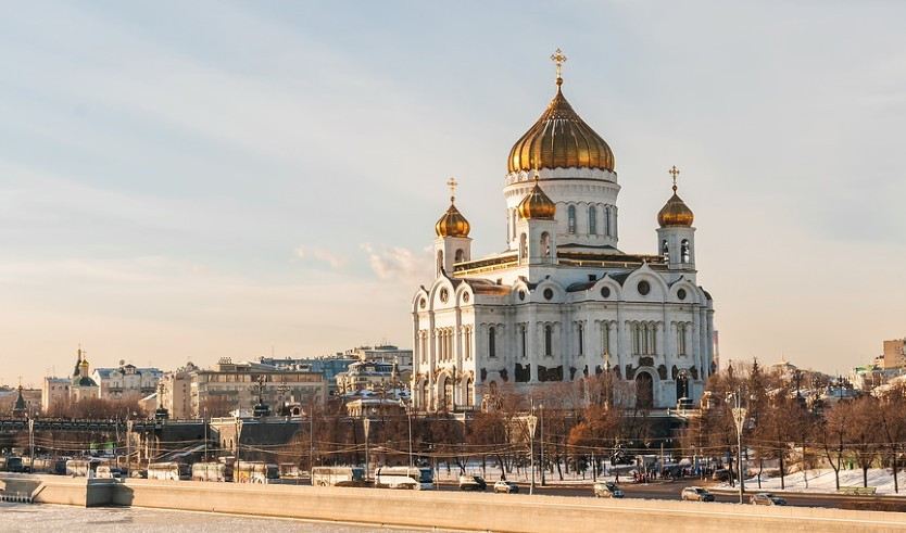 Храм Христа Спасителя со стороны Большого каменного моста – туры в Москву от 2850 рублей