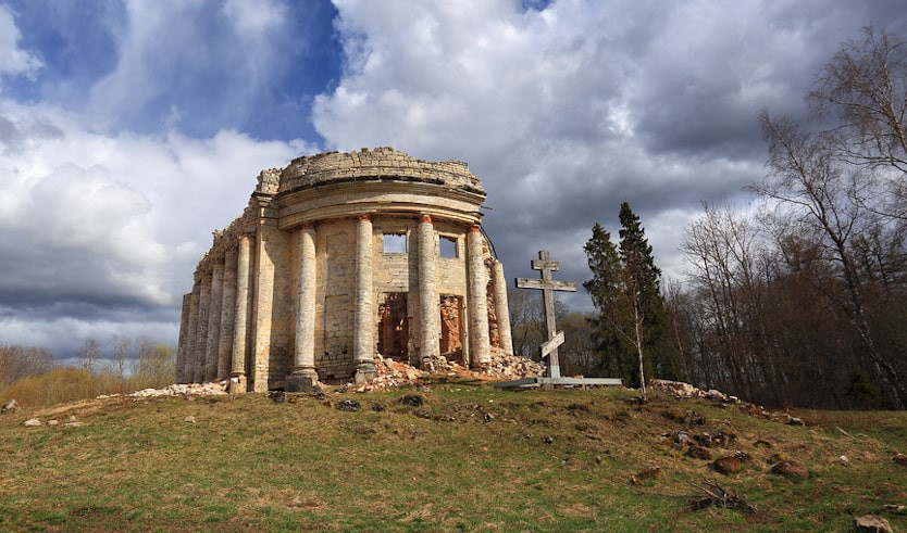 Романтика заброшенных усадеб Ленинградской области — автобусные экскурсии от 2500 руб.