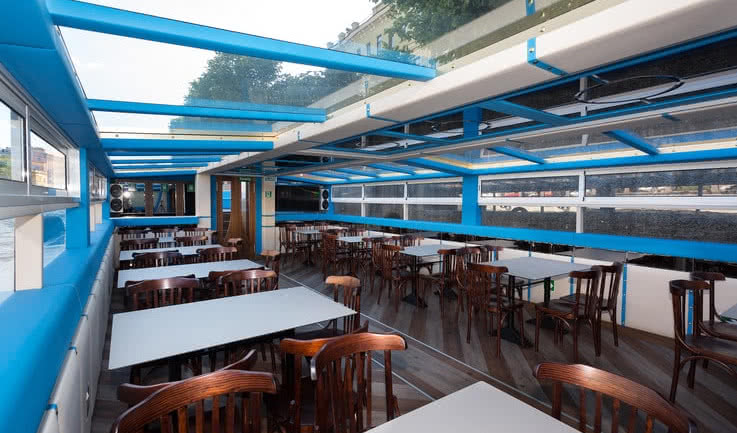 Теплоход внутри – аренда теплохода в СПб от 13000 рублей