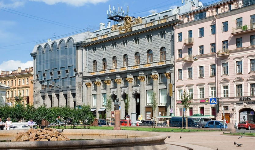 Парадные вокруг Невского – Пешеходные экскурсии от 600 рублей