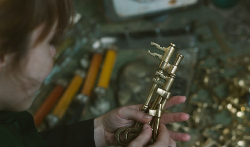 Девушка ищет ключ – выпускные вечера для 9 класса от 7700 рублей