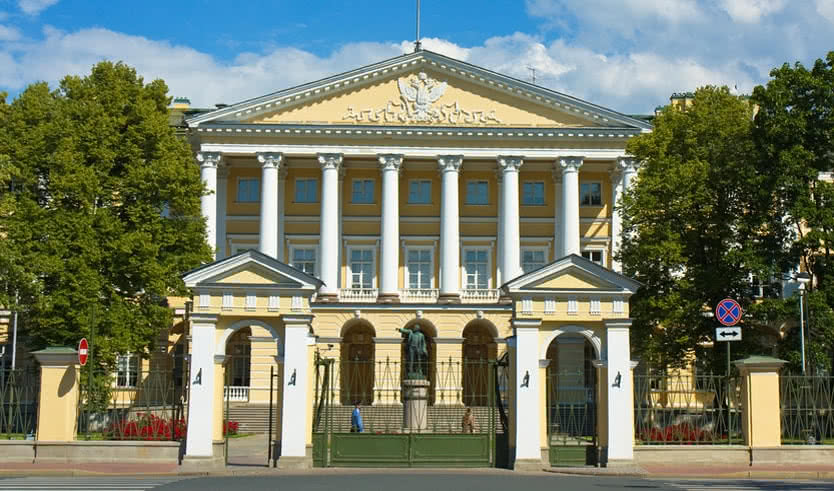 Смольный – очаг воспитания и милосердия – пешеходные экскурсии для заказных групп от 1335 рублей