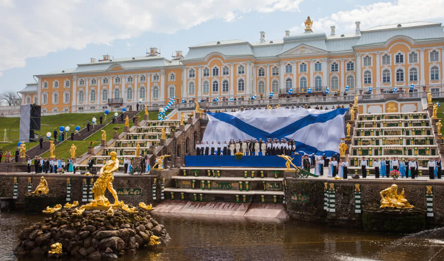 Весенний праздник открытия фонтанов в Петергофе — 2026