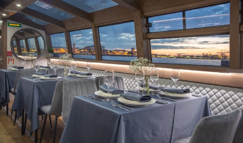 Теплоход «Антверпен» – аренда теплохода от 6000 рублей