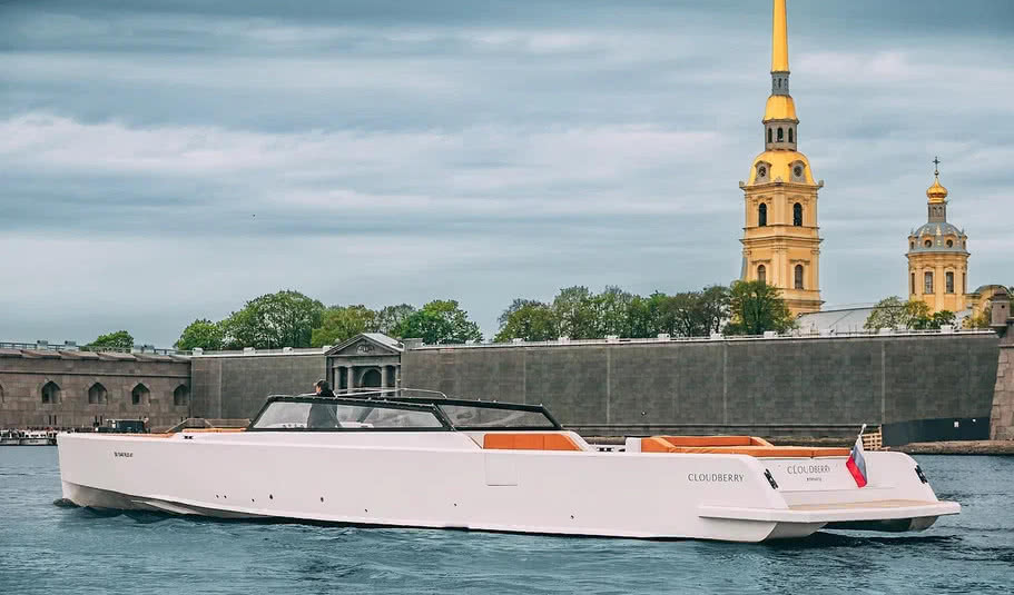Аренда катера «Cloudberry» – аренда катера в СПб от 25000 рублей