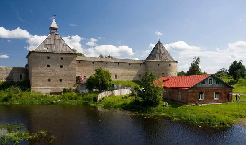 Вид на крепость со стороны реки Ладожка –  автобусные загородные от 2000 рублей