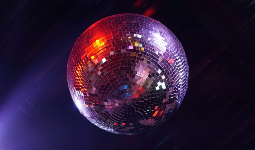 Вечеринка в стиле 90-х – юбилеи и Дни рождения от 7500 рублей