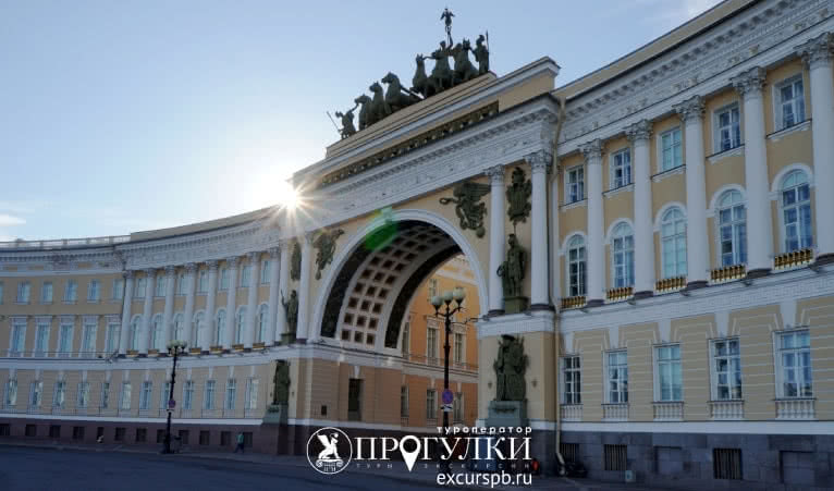 В град Петра на юбилей императора – туры в СПб от 10000 рублей