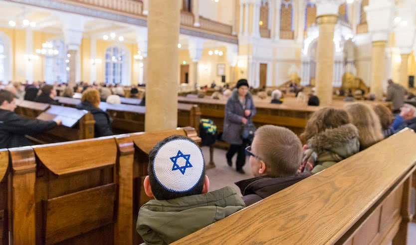 Верующие в Большой Хоральной Синагоге – музеи от 650 рублей
