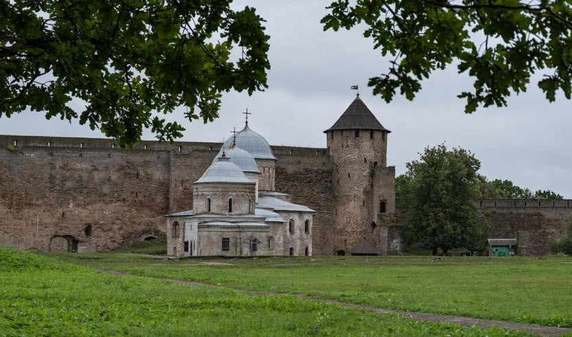 Древняя церковь Святого Николая и церковь Успения Божией Матери – туры по Северо-Западу от 1990 рублей